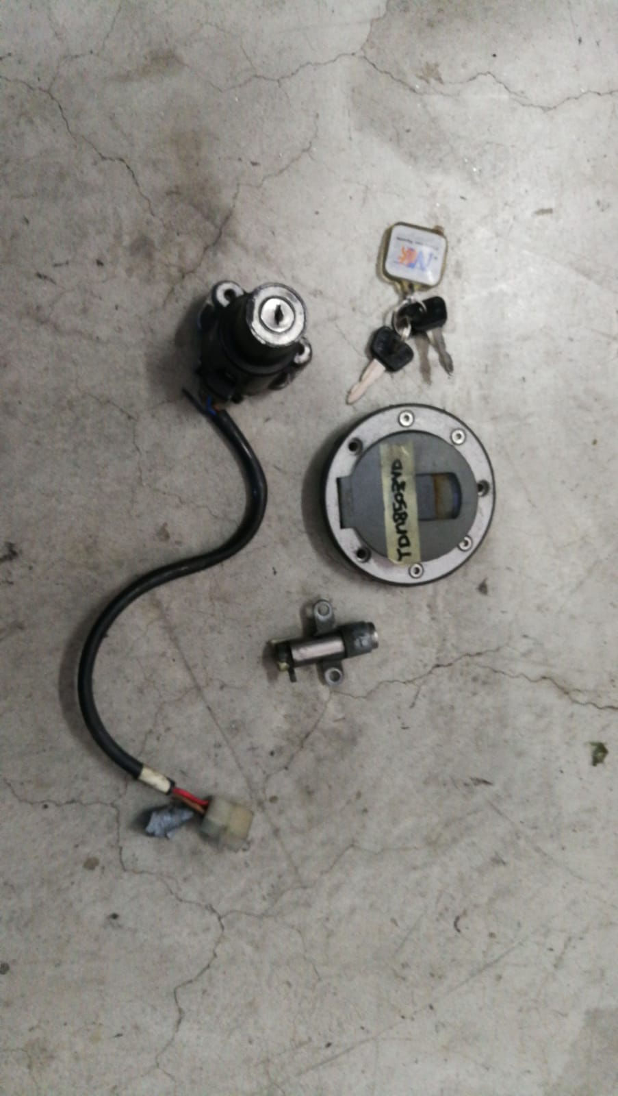 KIT SERRATURE COMPLETO USATO YAMAHA TDM 850 3VD 1991 - 1996