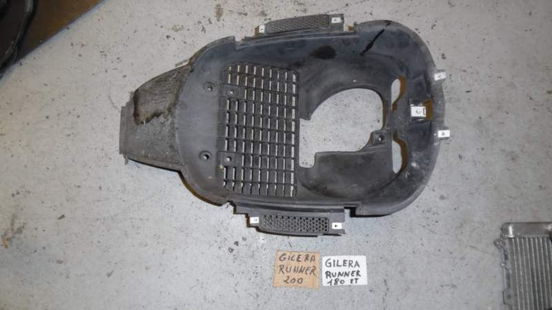 Miniatura: PLASTICA GRIGLIA RADIATORE USATA GILERA RUNNER 125-180-200 2T - 4T