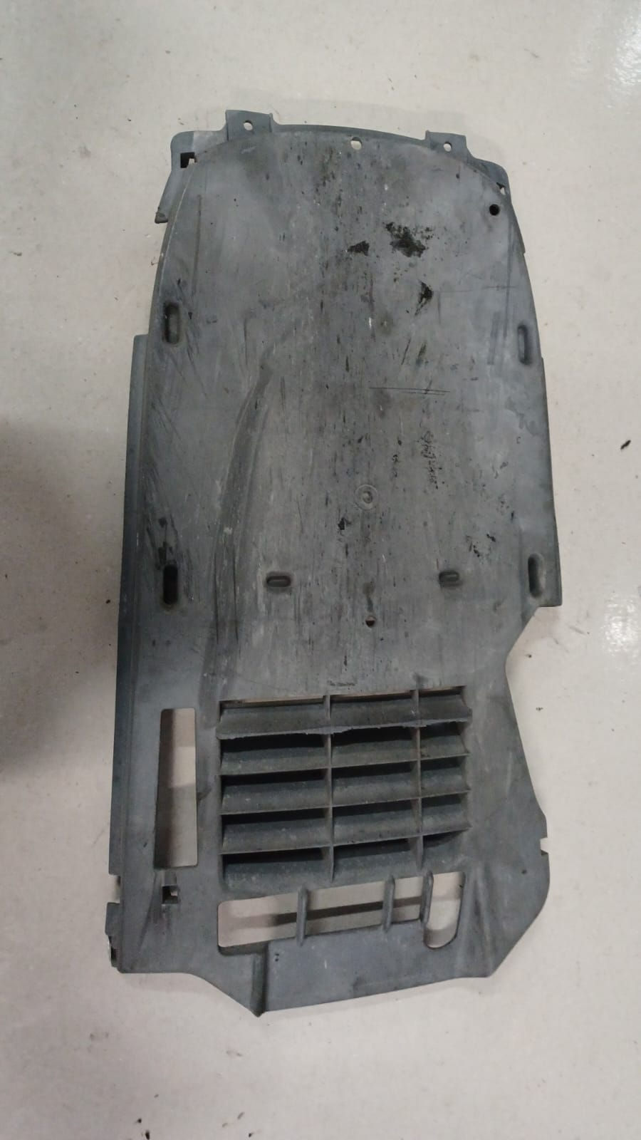 PLASTICA VASCA SOTTO PEDANA USATA HONDA PHANTEON 125 150 2T