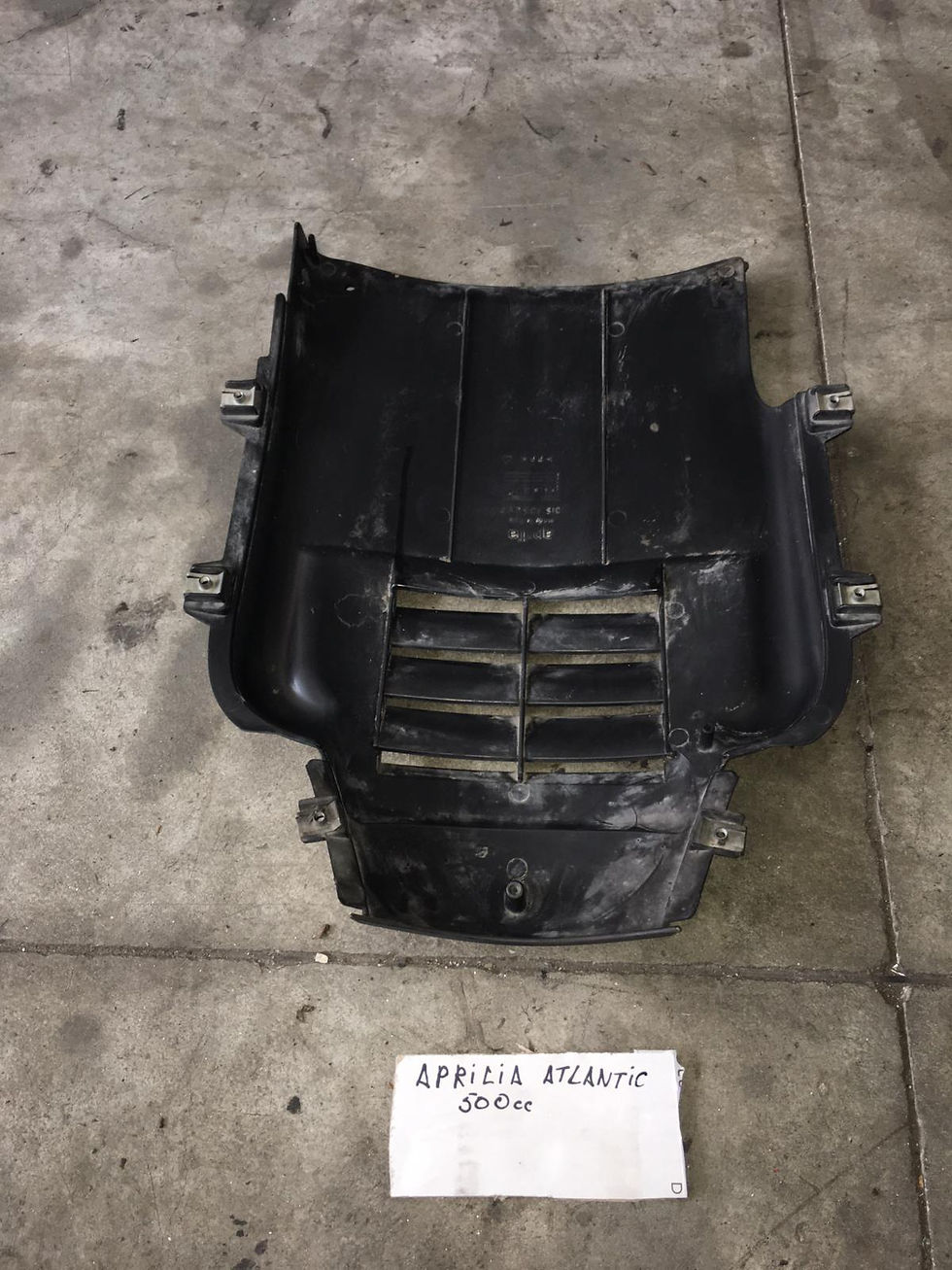 PLASTICA VASCA SOTTO PEDANA APRILIA ATLANTIC 500 1° SERIE