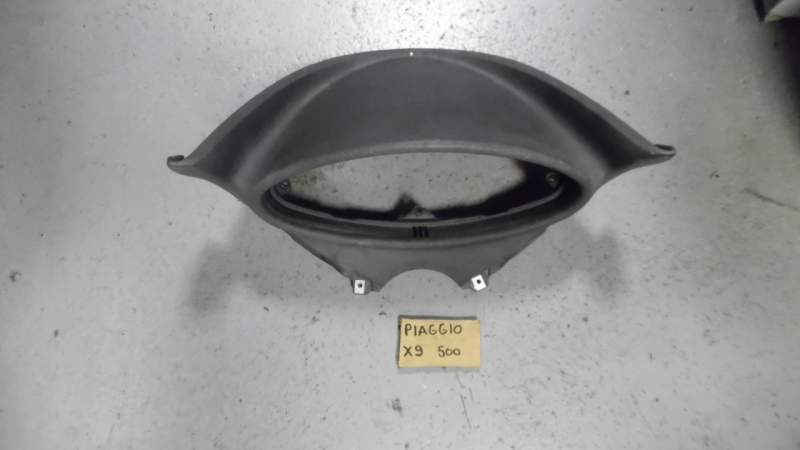 Plastica contorno strumento a lancette piaggio x9 125 180 200 250 500