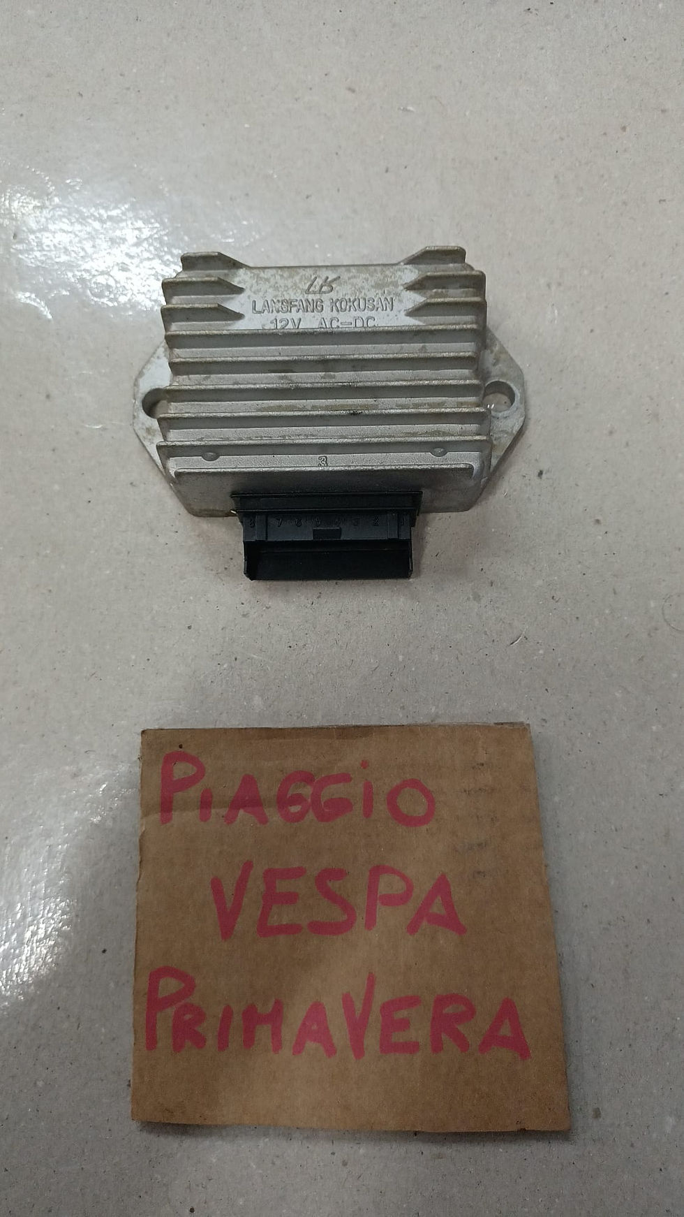REGOLATORE DI TENSIONE USATO PIAGGIO VESPA PRIMAVERA 50 2T 13 20