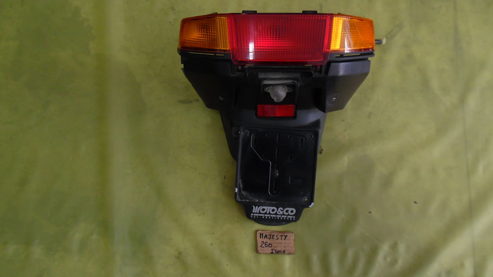 FANALE POSTERIORE USATO YAMAHA MAJESTY 250 1° SERIE 96-00