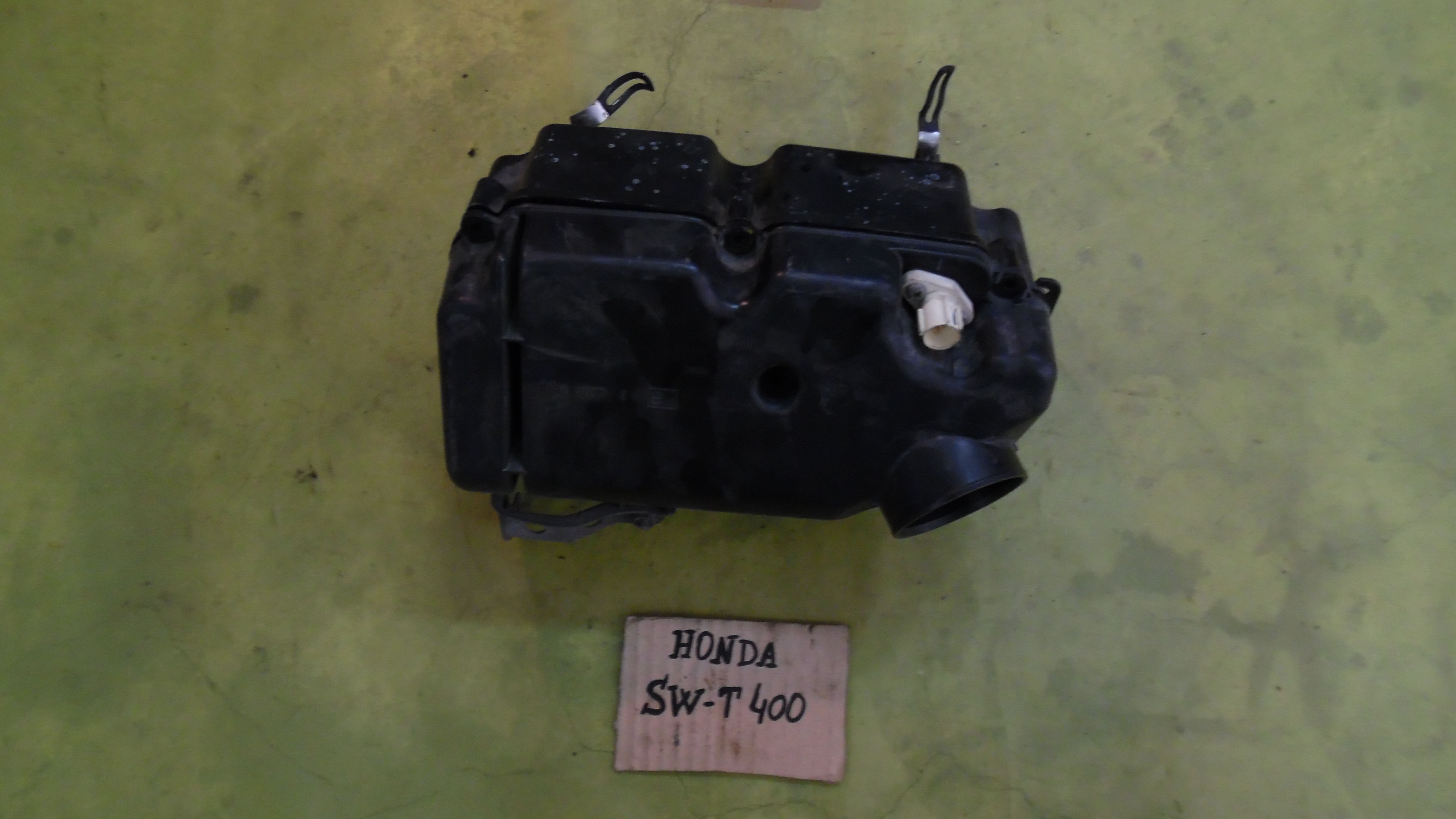 SCATOLA FILTRO ARIA PRIMARIA MOTORE USATA HONDA SWT 400 2007>