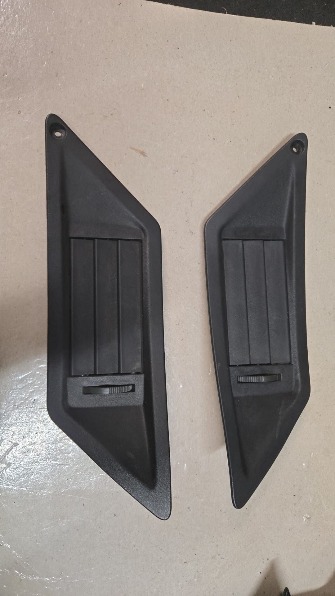 COPPIA PLASTICHE PRESE D'ARIA USATE GILERA NEXUS 500