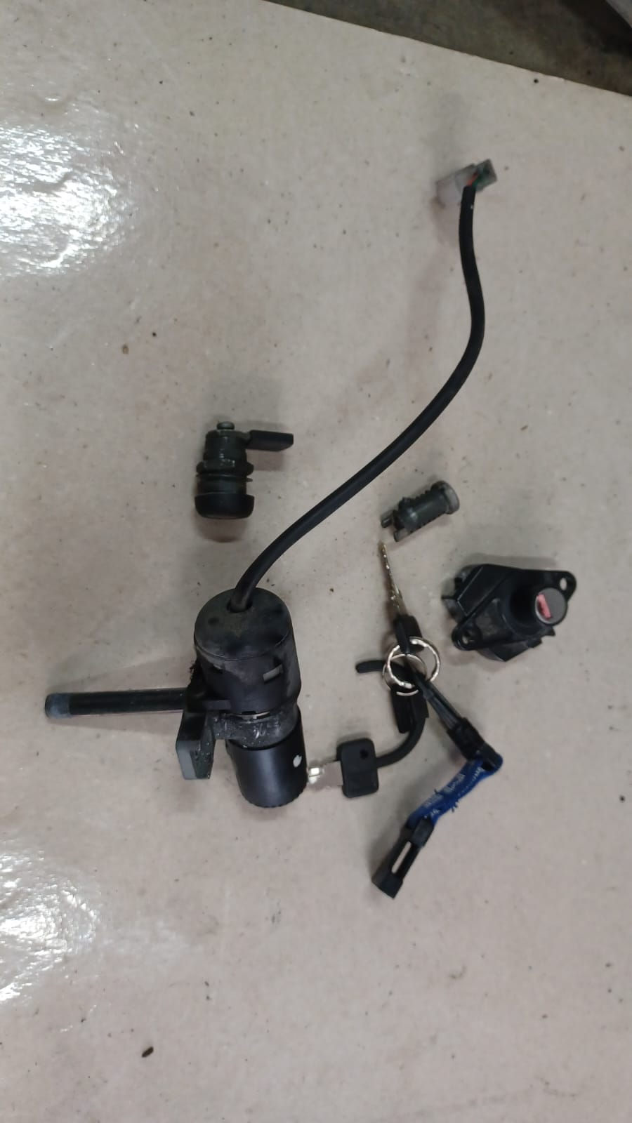 KIT SERRATURE USATO APRILIA LEONARDO 125 150