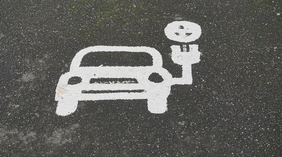 EV logo on ground and use of lidar in autonomous vehicles