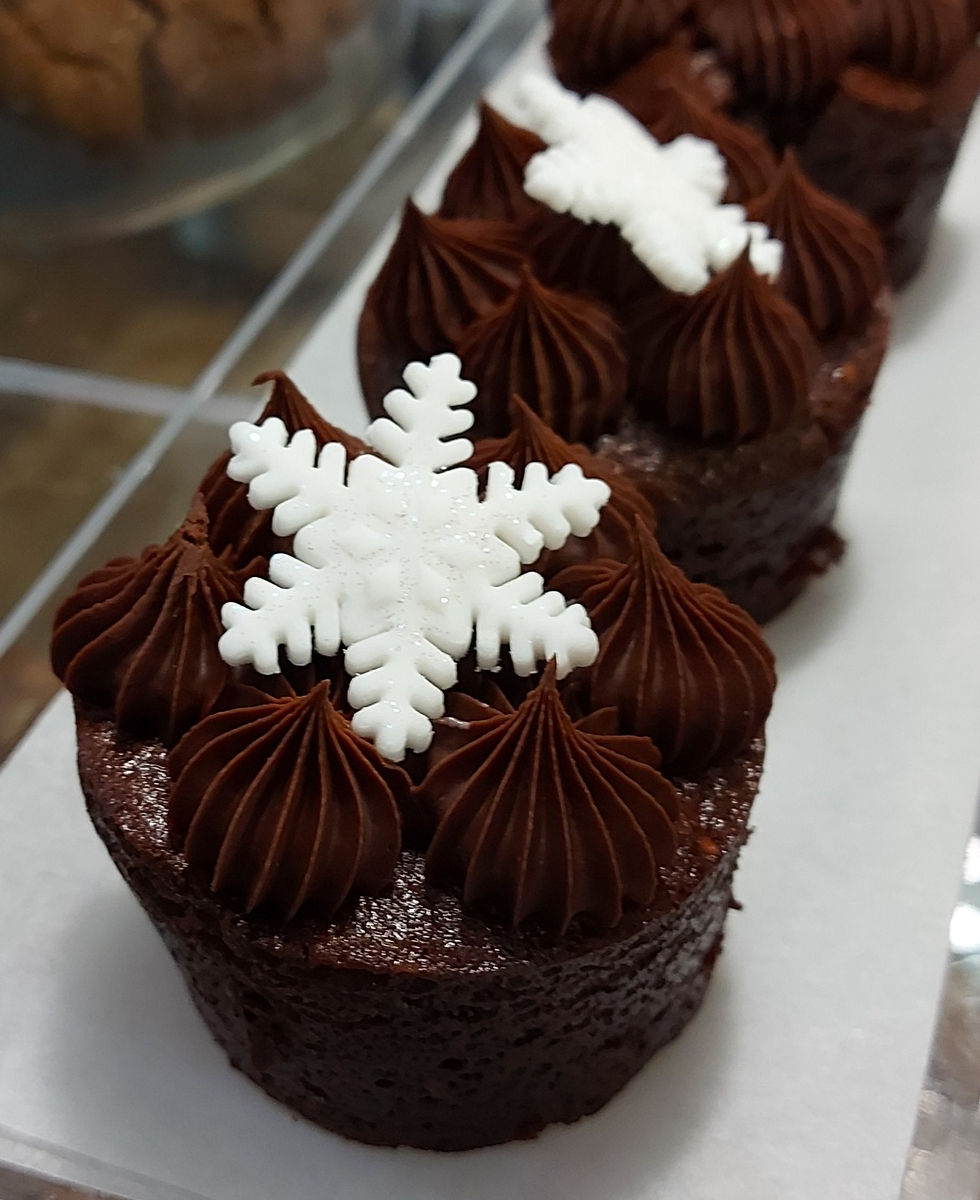 Vegan Christmas Chocolate Cherry Cakes (3)