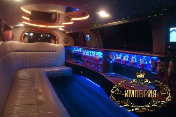 Thumbnail: Limousine rental Lincoln Town Car (10 seats)