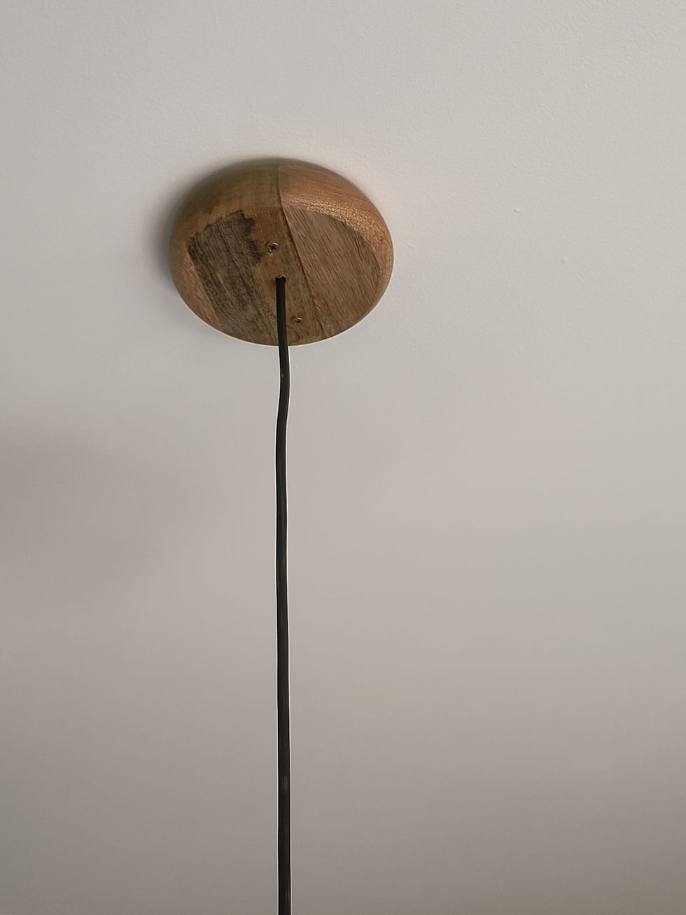 Thumbnail: BEEHIVE - hangende plafondlamp uit mangohout