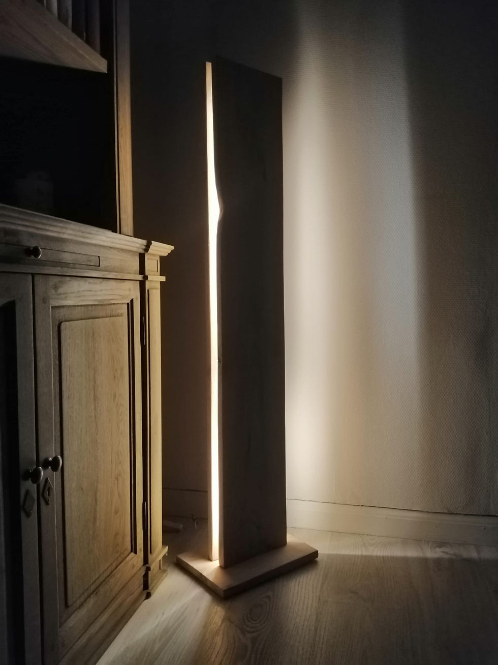 Thumbnail: NODGE - subtlety in light