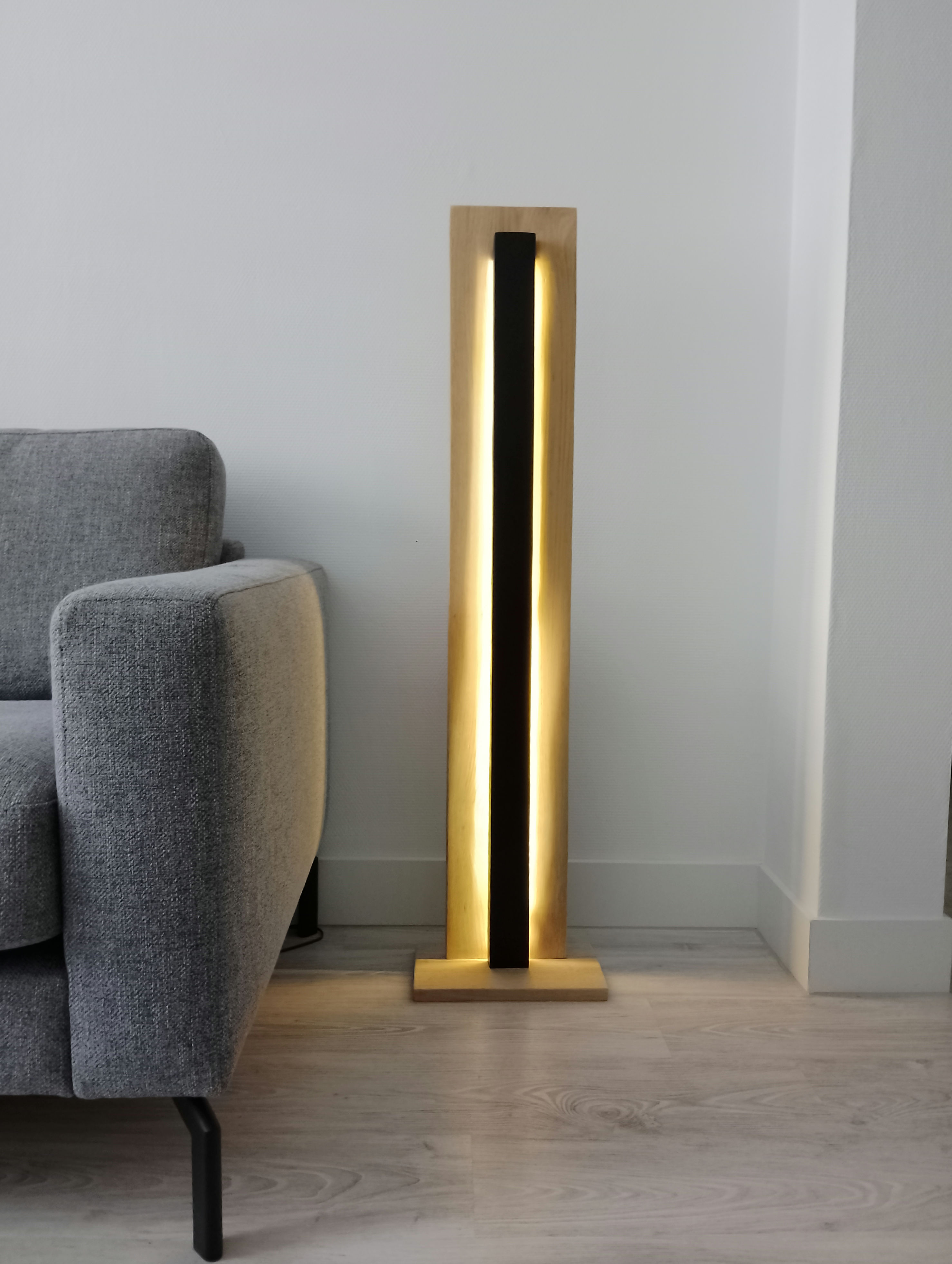 TWISTED oak, light & black