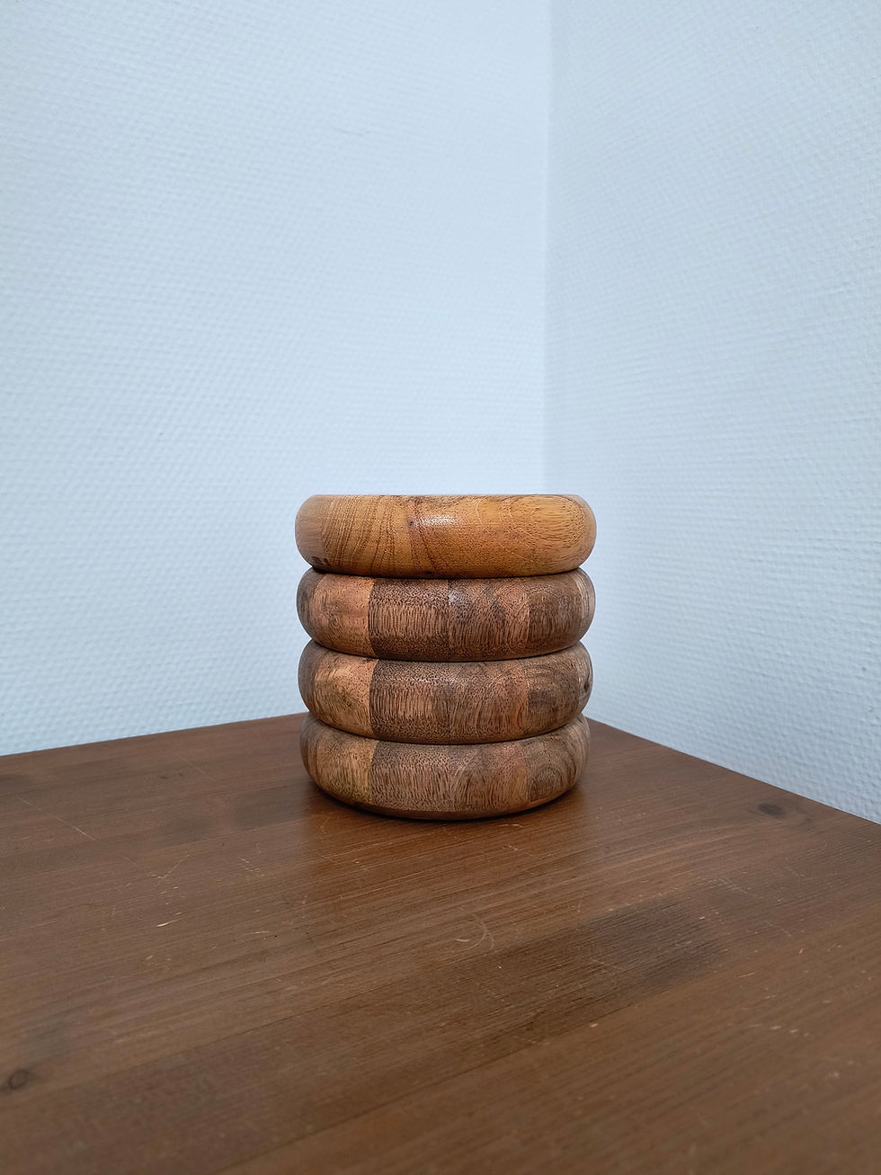Thumbnail: BEEHIVE - designlamp uit mangohout met gezellige LED