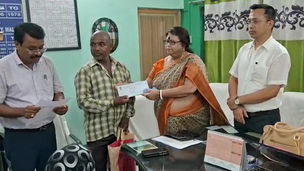 বজ্রাঘাতে মৃত দুই পরিবারকে সরকারি সাহায্য