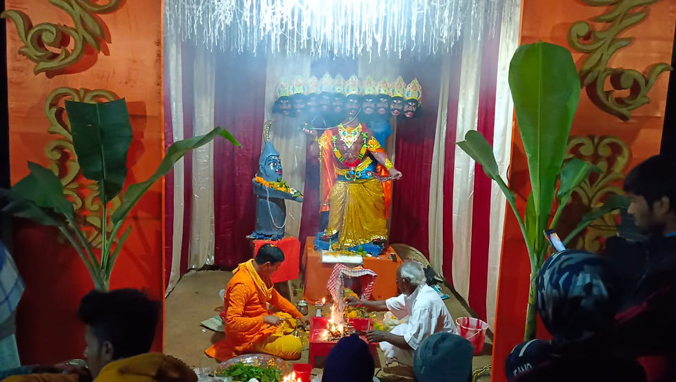 crowd-gathered-at-midnight-to-see-worship-of-Ravana-in-Paharpur-malda