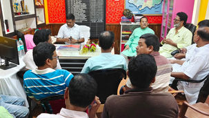 মাফিয়া চক্রে জড়িত থাকার অভিযোগ, তৃণমূলের তরফে মিলল সংবর্ধনা