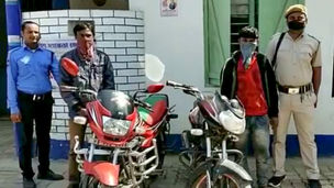 গ্রেফতার দুই চোরাই মোটরবাইক কারবারী
