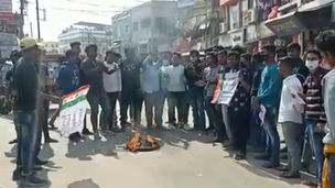 শুভেন্দুর গ্রেফতারির দাবিতে পথ অবরোধ টিএমসিপির