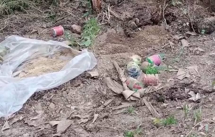 bomb-recovered-at-distance-of-300meters-from-panchayat-office