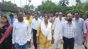 দুর্ঘটনায় নিহত শ্রমিকদের বাড়িতে সাবিনা-অধীর