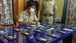২২টি হারিয়ে যাওয়া মোবাইল ফোন উদ্ধার করল পুলিশ