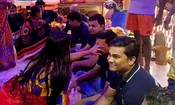 মালদার যৌনপল্লিতে আনন্দে মুখরিত ভাইফোঁটা উৎসব