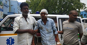 হাঁসুয়ার কোপে আক্রান্ত মহিলা সহ একই পরিবারের ৩