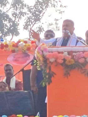 চাঁচলের সভামঞ্চ থেকে হুঙ্কার শুভেন্দুর