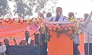 চাঁচলের সভামঞ্চ থেকে হুঙ্কার শুভেন্দুর