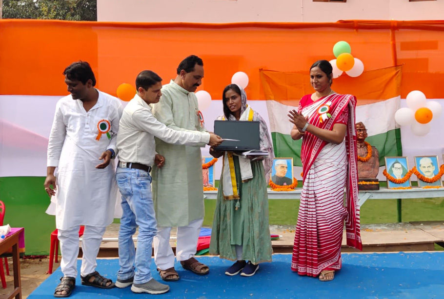 MLA-helps-needy-students-in-malda