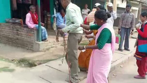 শিকল বেঁধে ছেলেকে শিবিরে নিয়ে এলেন মা