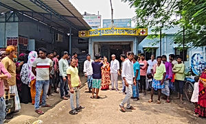 সরকারি হাসপাতালে মিলছে না স্যালাইন-ওআরএস, পরিসেবা নিয়ে ক্ষোভ