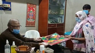 চাঁচলে বিনামূল্যে চিকিৎসার পর এবার বস্ত্র বিতরণ