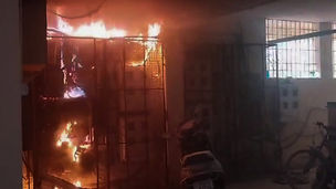 আবাসনে আগুন, চাঞ্চল্য মালদা শহরে