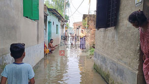 পুজোর মুখে সমস্যায় অসংরক্ষিত এলাকার বাসিন্দারা