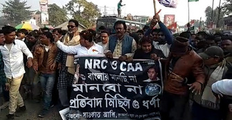 লক্ষ্য-দল-স্থান সবই এক, আলাদা শুধু প্রতিবাদ মঞ্চ