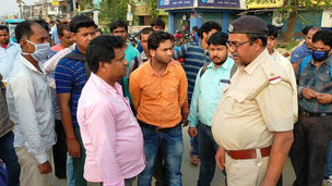 দিনেদুপুরে টাকা ছিনতাই করে পালাল দুই দুষ্কৃতী