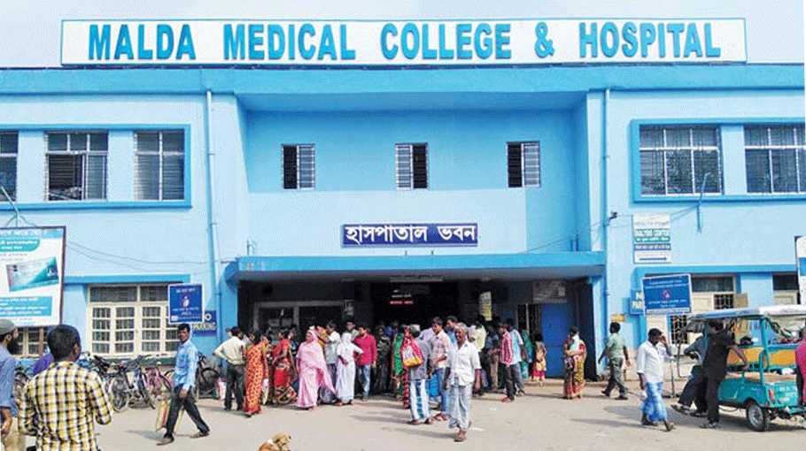 প্রেমিকের সাহায্যে ঘুমন্ত স্বামীর গায়ে কেরোসিন ঢেলে আগুন দিল স্ত্রী
