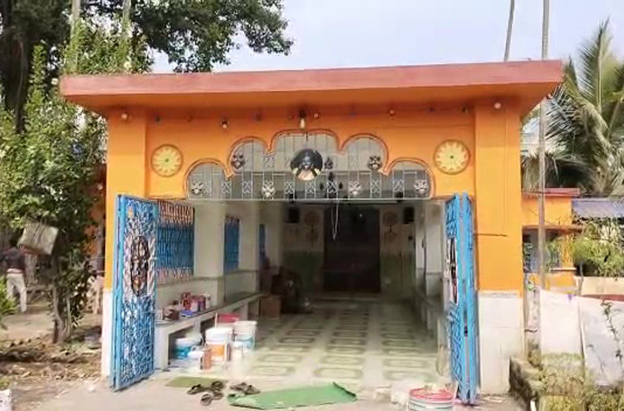 Devi-is-worshiped-at-police-station-at-chanchal