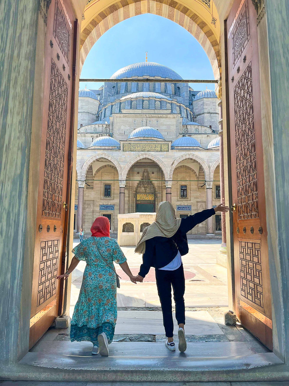 Two solo female travelers exploring Turkey