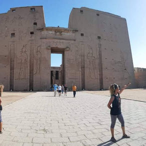 Taking the Road Less Traveled: Why YOU Should Try Full Time Travel 