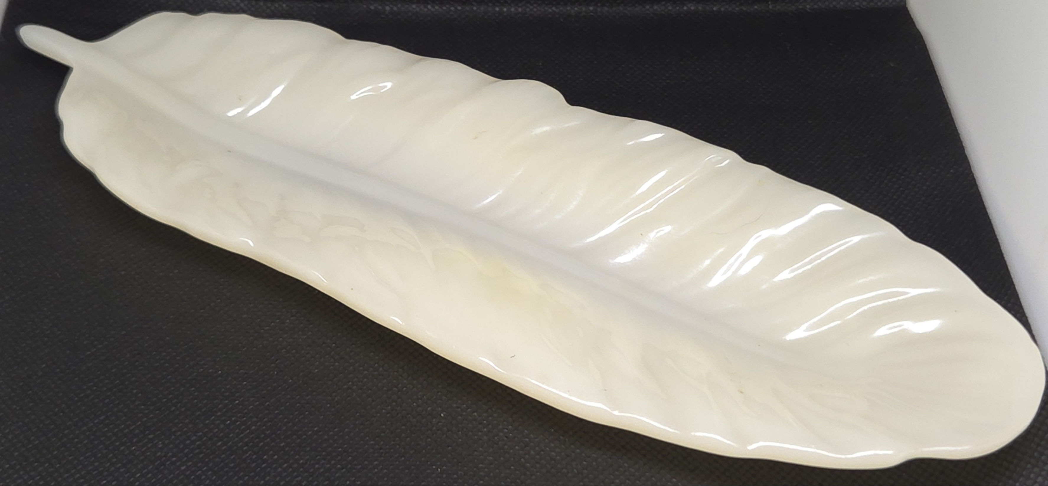 Feather-shaped Jewellery Plate