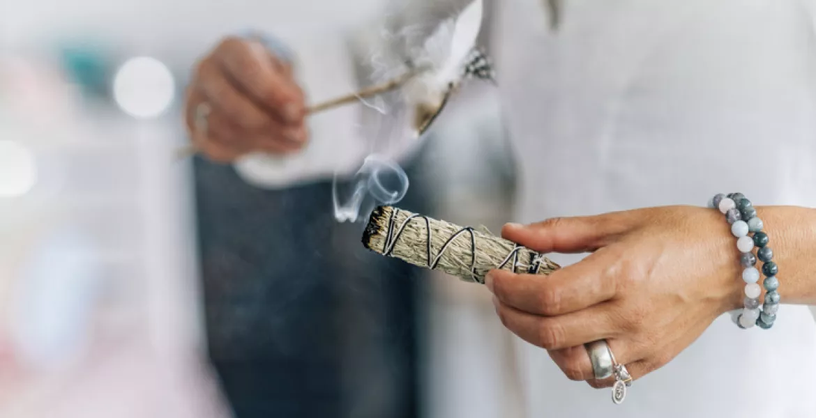 smudging-burning-sage_9094330f9fb87db8f14095c128529959.webp