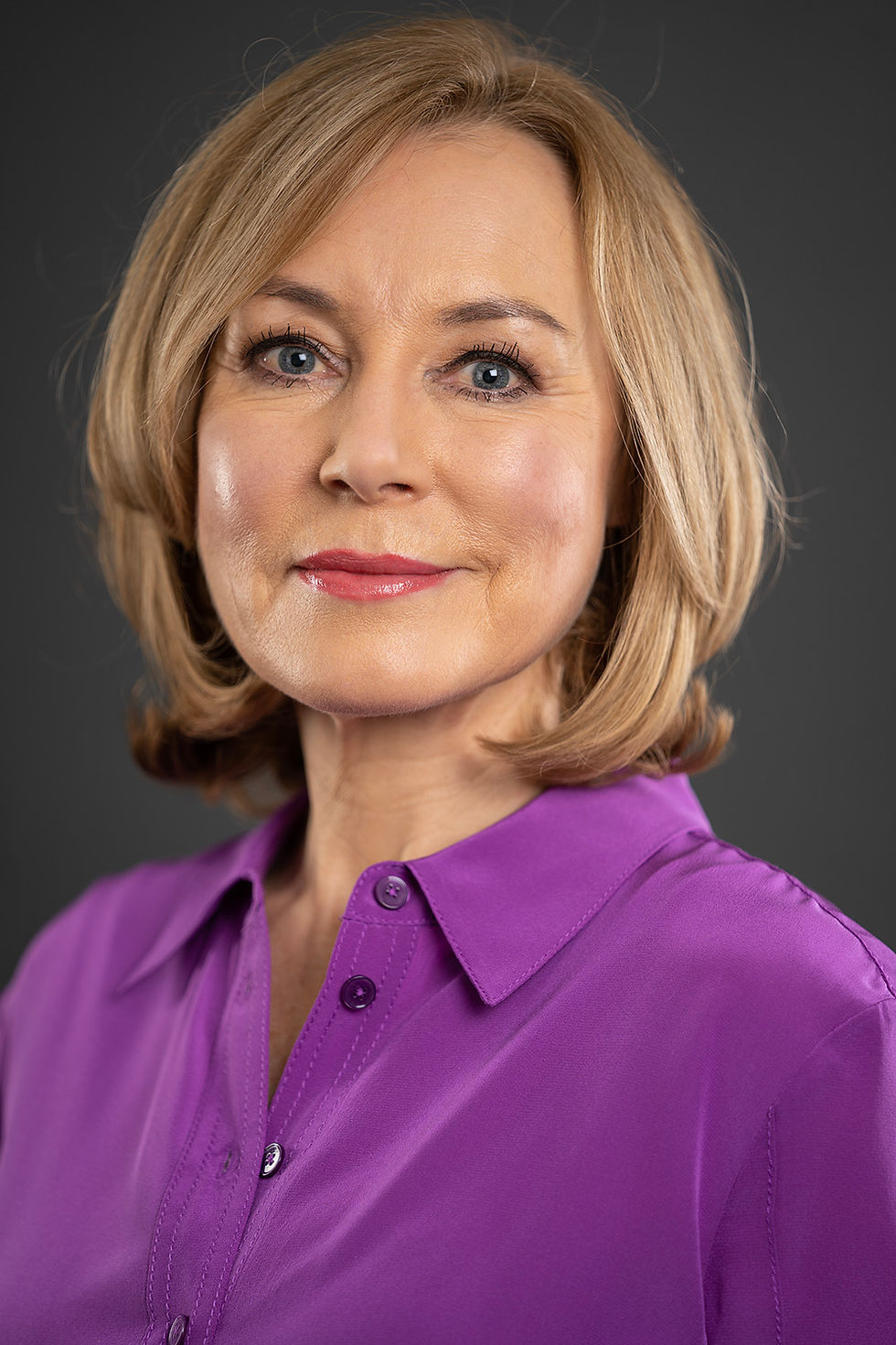 Headshot of Sian Williams in purple shirt