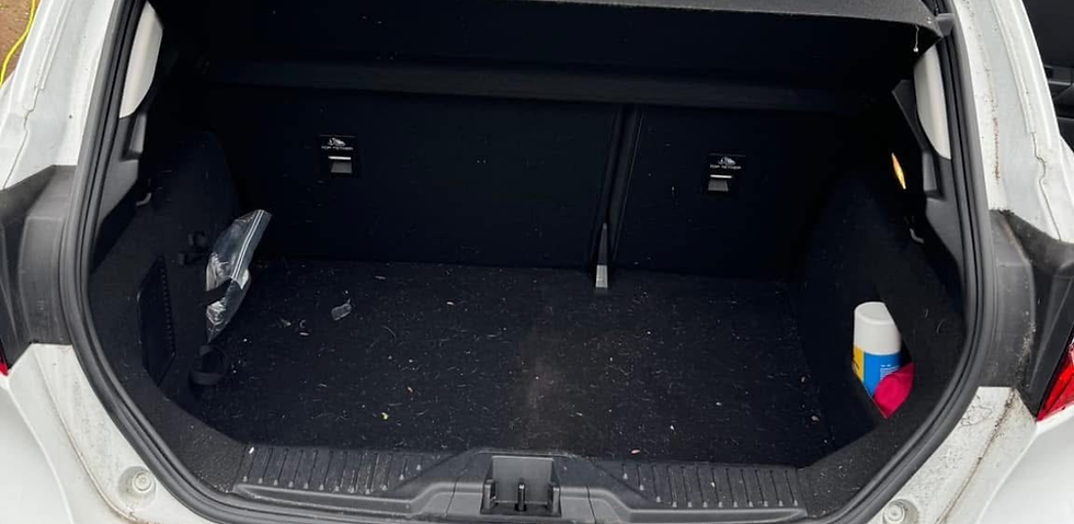 Car boot before and after parcel shelf installation