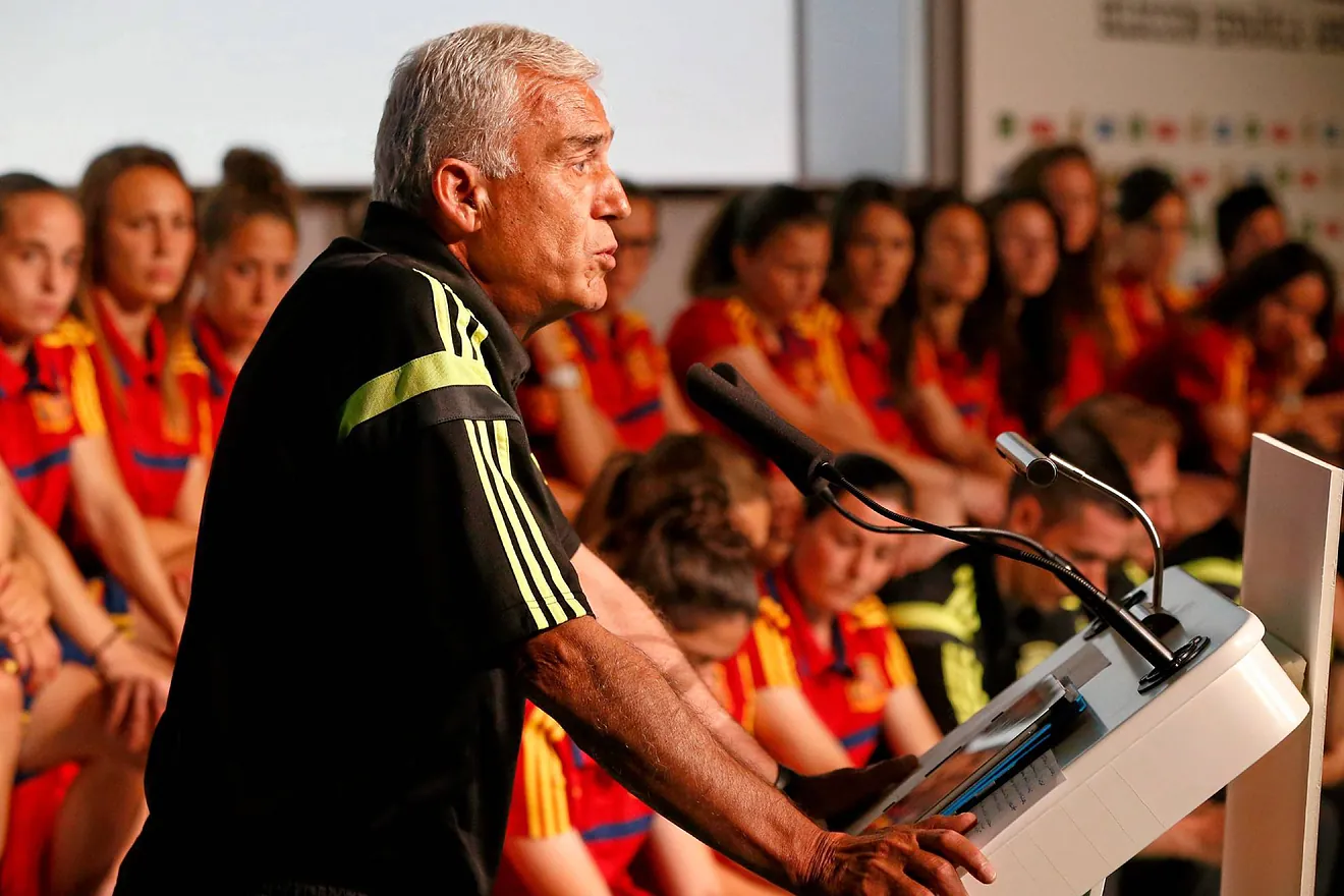 Nacho Quereda dimite en 2015 como seleccionador. Twitter