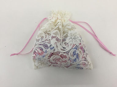 繊細なレース巾着