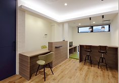 座れる受付 はぐくみ歯科