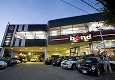 ボンドカーズ浦和外観