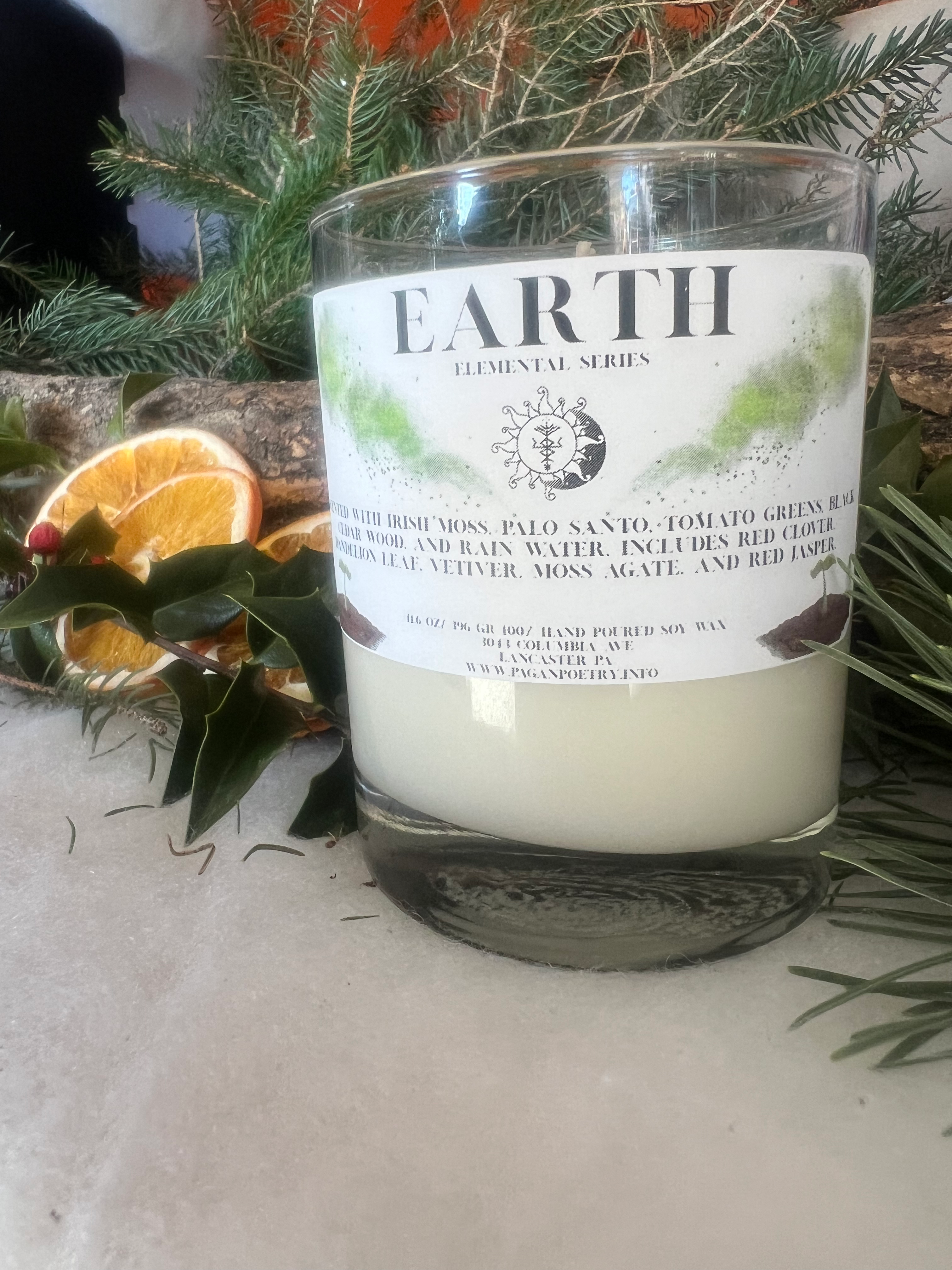 Earth: Irish moss + Palo Santo + Tomato greens + Black Cedar wood